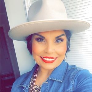 Meet your Posher, Sylvia